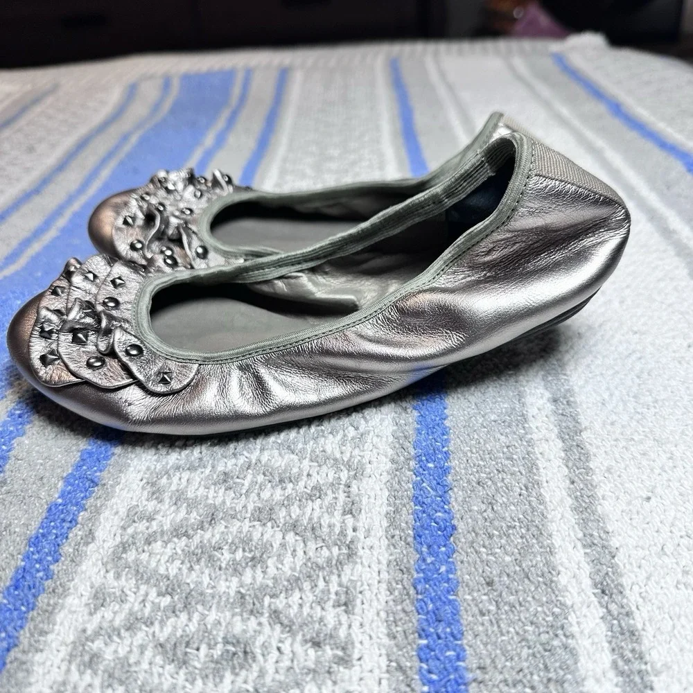 Nordstrom Girls Pewter Metallic Slip on Ballet Shoes Size 1